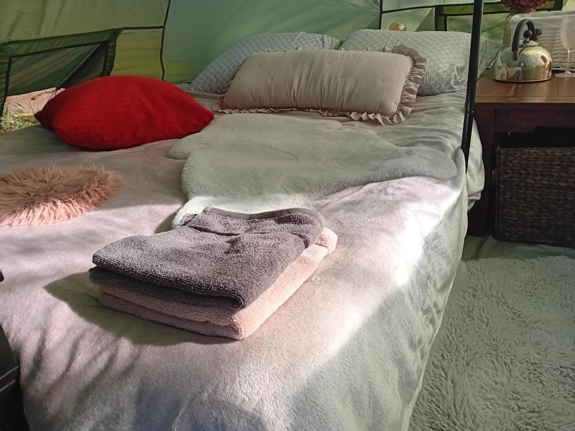 Indian Tent Tipi In Shared Lot And Shared Bathroom Mrse Exterior foto